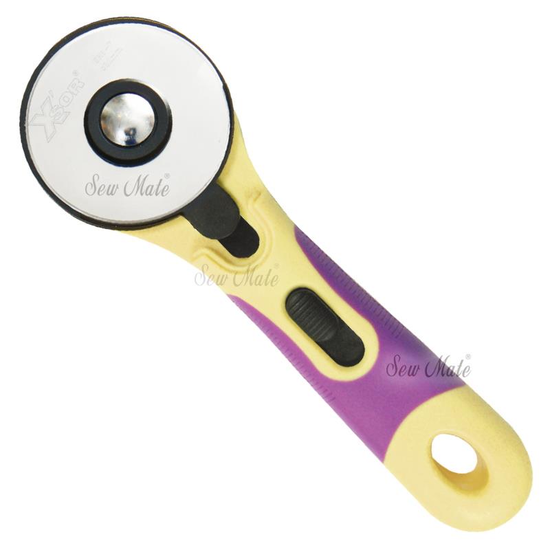 60mm Rotary Cutter  Donwei, SewMate, X'Sor, Bobbins, Scissors, Rotary  Cutter, Quilting Ruler, Cutting Mat, Quilting Tools, Sewing Notion, Craft  Supplies, Knitting Needle, Crochet Hook, Needle, Ruler, Pins, Sewing Box,  Sewing Machine