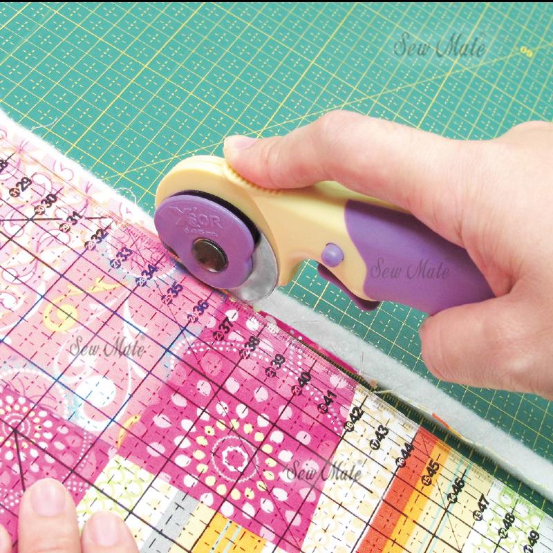 60mm Rotary Cutter  Donwei, SewMate, X'Sor, Bobbins, Scissors, Rotary  Cutter, Quilting Ruler, Cutting Mat, Quilting Tools, Sewing Notion, Craft  Supplies, Knitting Needle, Crochet Hook, Needle, Ruler, Pins, Sewing Box,  Sewing Machine